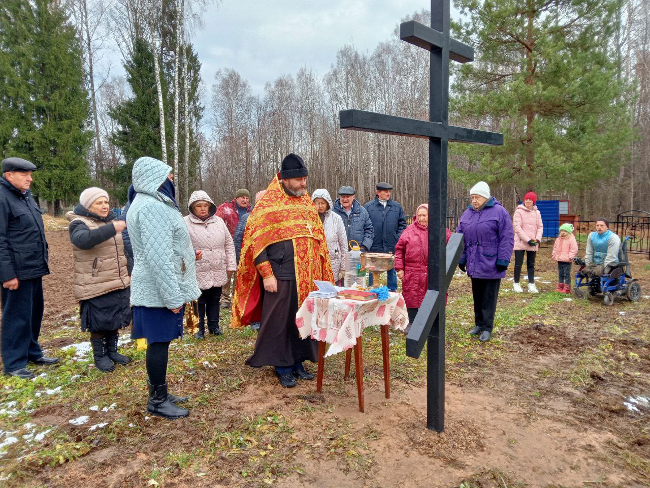 Благоустроили и освятили.